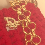 Bolsa Vermelha em Fio de Malha com Detalhes Dourados Feita à Mão